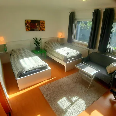 1 Dz, Mit 2 Einzelbetten, Gemeinsamer Bad, Kueche, Garten, Terrasse *